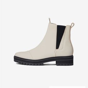 Tom’s white-ish cream Dakota pull on boots 7.5